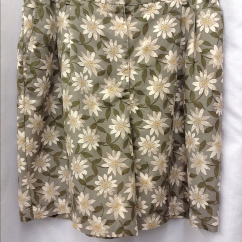 Karen Scott Olive shorts floral women’s size 8